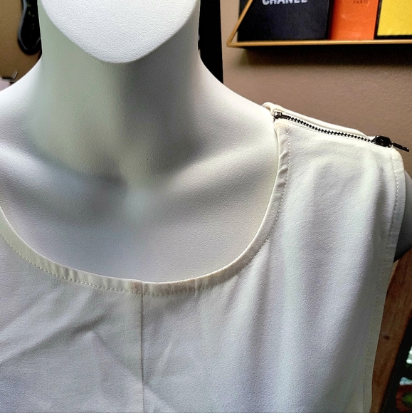 women's elegant sleeveless blouse - Picture 3 of 5